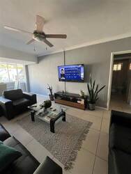 2 Bed Apartment in Green Point - Cape Town