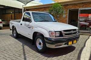 Toyota Hilux 2003, Manual, 2 litres - Delmas